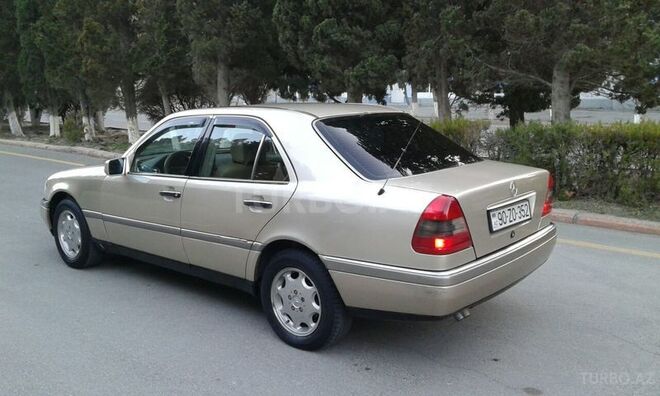 Mercedes C 220 1997, 160,000 km - 2.2 l - Sumqayıt