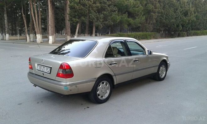 Mercedes C 220 1997, 160,000 km - 2.2 l - Sumqayıt