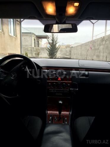 Mercedes E 270 2000, 384,000 km - 2.7 l - Bakı