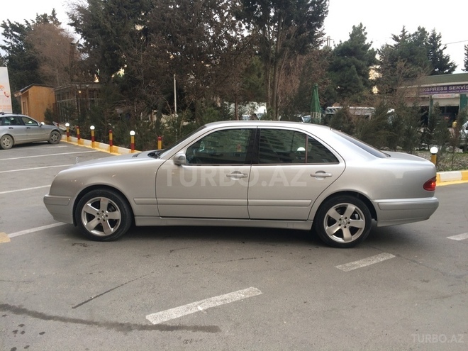 Mercedes E 220 1999, 249,000 km - 2.2 l - Bakı