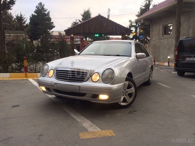 Mercedes E 220 1999, 249,000 km - 2.2 l - Bakı