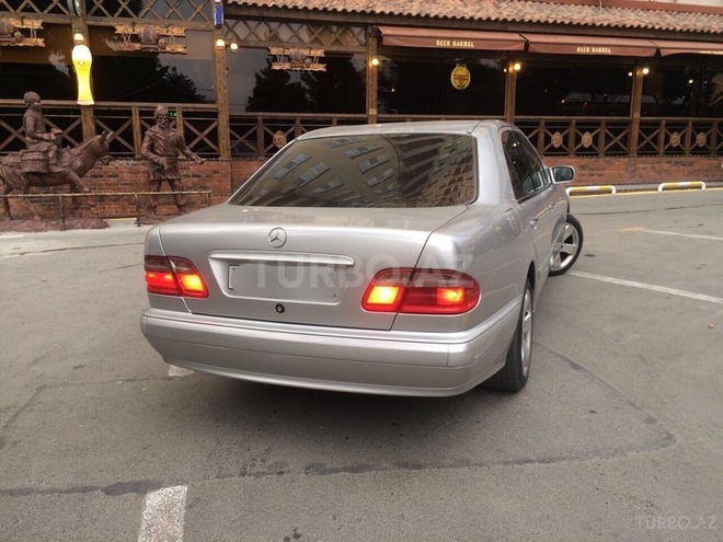 Mercedes E 220 1999, 249,000 km - 2.2 l - Bakı