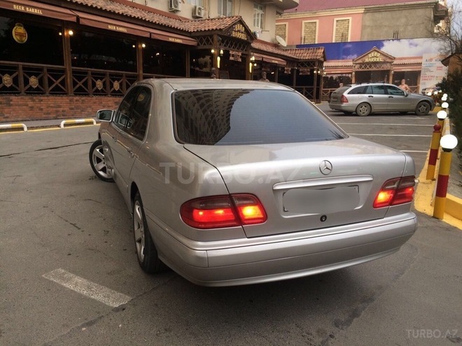 Mercedes E 220 1999, 249,000 km - 2.2 l - Bakı