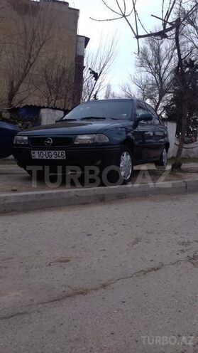 Opel Astra 1994, 250,000 km - 1.6 л - Bakı
