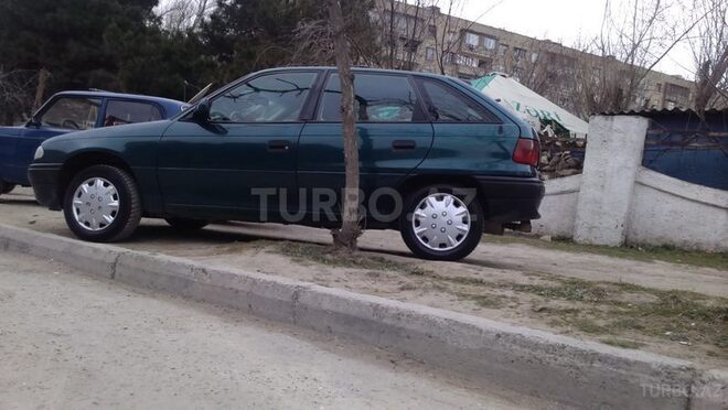 Opel Astra 1994, 250,000 km - 1.6 л - Bakı