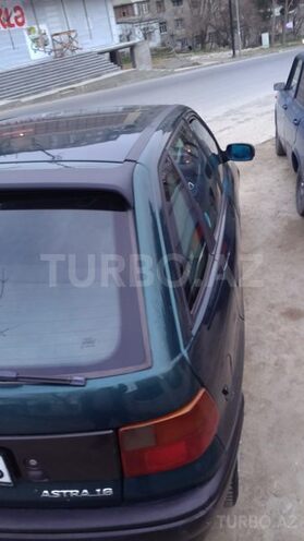 Opel Astra 1994, 250,000 km - 1.6 л - Bakı