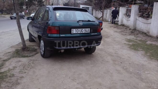 Opel Astra 1994, 250,000 km - 1.6 л - Bakı