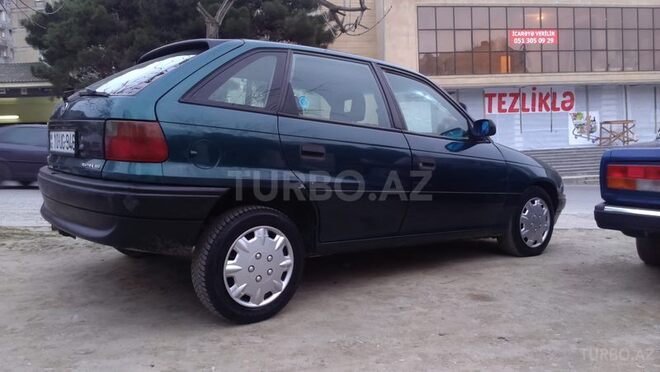 Opel Astra 1994, 250,000 km - 1.6 л - Bakı