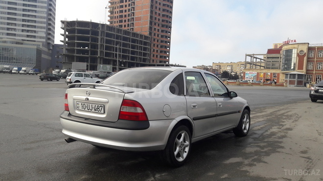 Opel Vectra 1997, 300,000 km - 1.8 л - Bakı