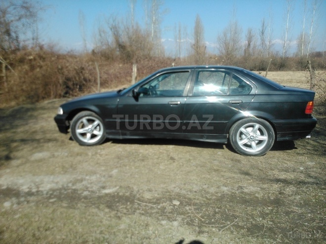 BMW 318 1992, 330,000 km - 1.8 l - Oğuz