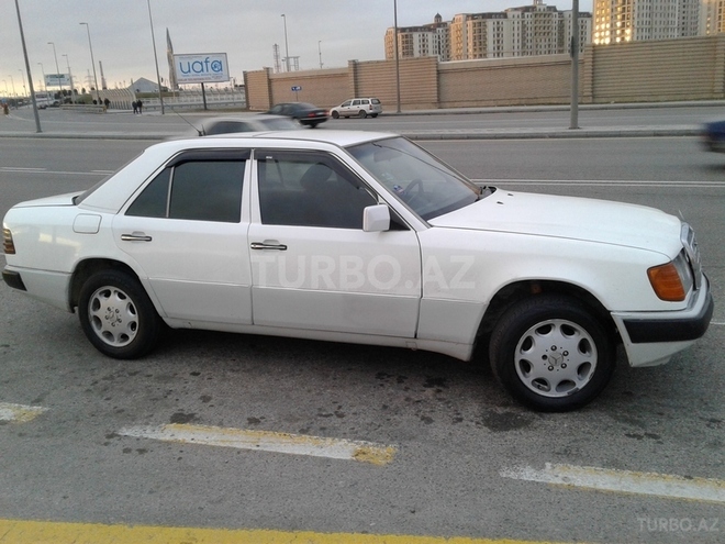 Mercedes E 250 1993, 465,000 km - 2.5 l - Bakı