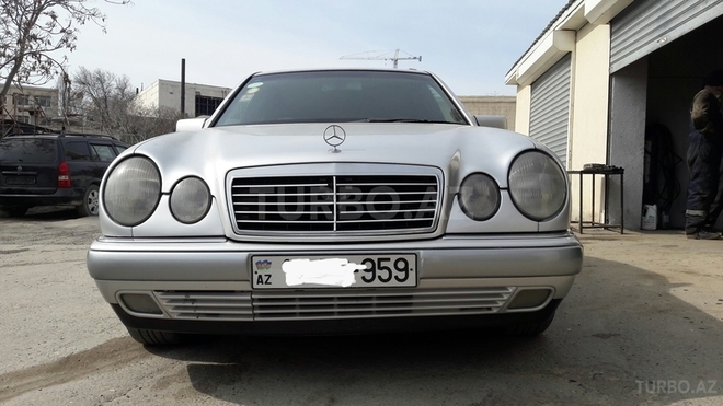 Mercedes E 200 1998, 239,000 km - 2.0 l - Bakı