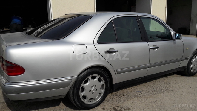 Mercedes E 200 1998, 239,000 km - 2.0 l - Bakı