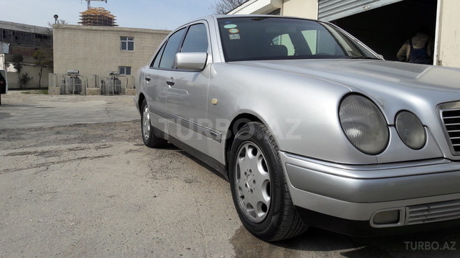 Mercedes E 200 1998, 239,000 km - 2.0 l - Bakı