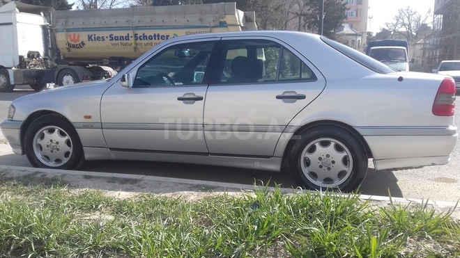 Mercedes C 220 1996, 240,000 km - 2.2 l - Bakı