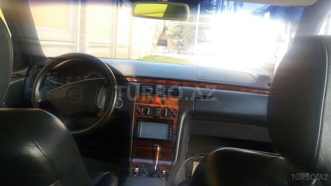 Mercedes E 230 1998, 245,000 km - 2.3 l - Bakı