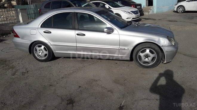 Mercedes C 220 2001, 230,000 km - 2.2 l - Bakı