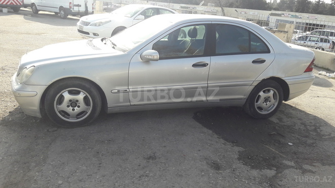 Mercedes C 220 2001, 230,000 km - 2.2 l - Bakı