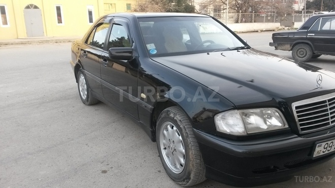 Mercedes C 220 2000, 297,000 km - 2.2 l - Bakı