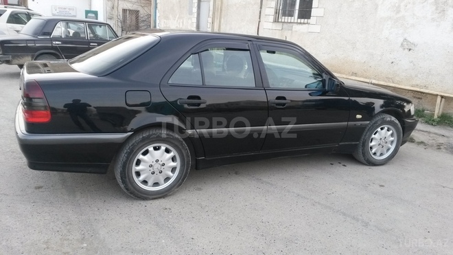 Mercedes C 220 2000, 297,000 km - 2.2 l - Bakı