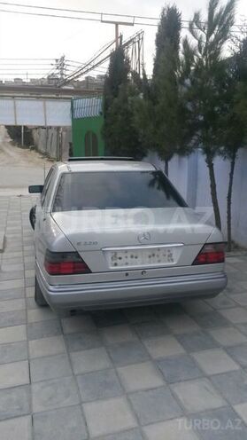 Mercedes E 220 1995, 400,000 km - 2.2 l - Bakı