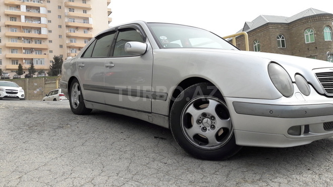 Mercedes E 320 2001, 348,000 km - 3.2 l - Bakı