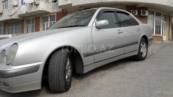 Mercedes E 320 2001, 348,000 km - 3.2 l - Bakı