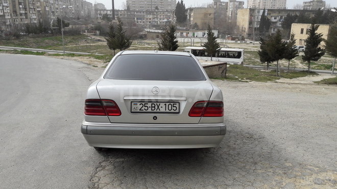 Mercedes E 320 2001, 348,000 km - 3.2 l - Bakı