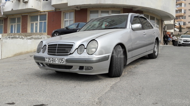 Mercedes E 320 2001, 348,000 km - 3.2 l - Bakı