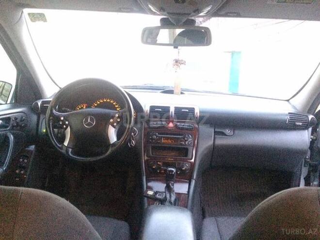 Mercedes C 220 2001, 218,000 km - 2.2 l - Bakı