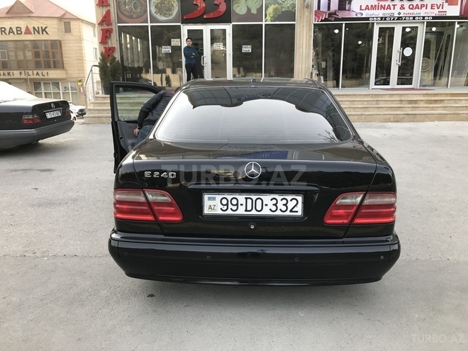 Mercedes E 240 2000, 305,000 km - 2.6 l - Bakı