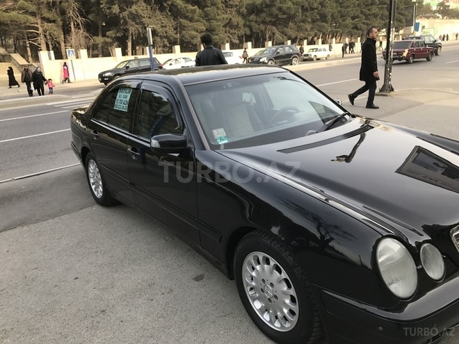 Mercedes E 240 2000, 305,000 km - 2.6 l - Bakı