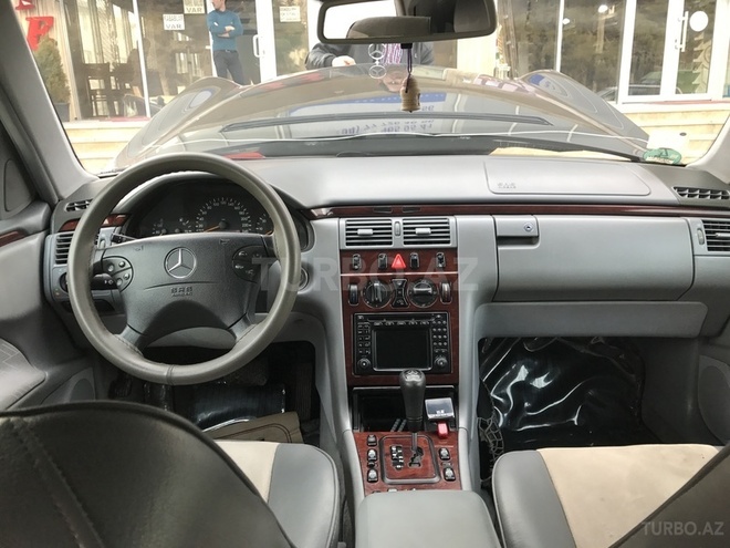 Mercedes E 240 2000, 305,000 km - 2.6 l - Bakı