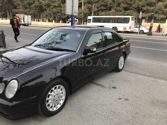 Mercedes E 240 2000, 305,000 km - 2.6 l - Bakı