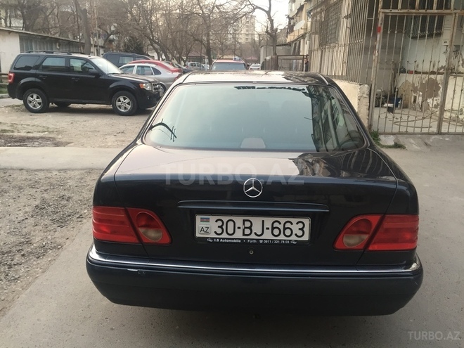 Mercedes E 240 1997, 167,876 km - 2.4 l - Bakı