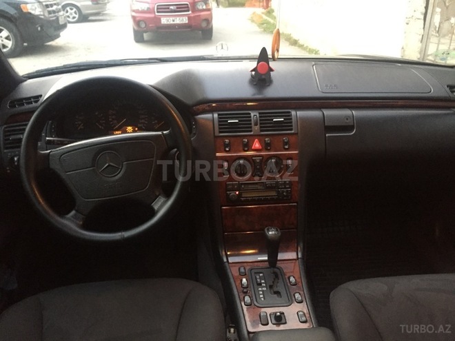 Mercedes E 240 1997, 167,876 km - 2.4 l - Bakı