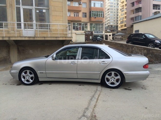 Mercedes E 320 2001, 225,000 km - 3.2 л - Bakı