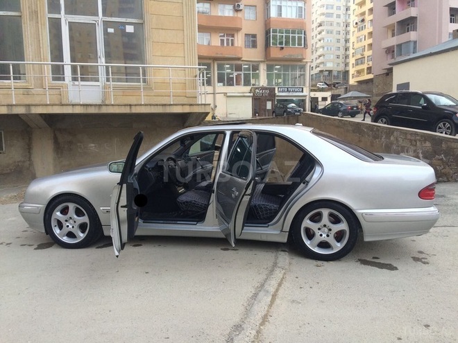 Mercedes E 320 2001, 225,000 km - 3.2 л - Bakı