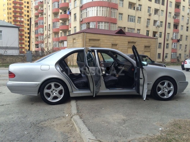 Mercedes E 320 2001, 225,000 km - 3.2 л - Bakı