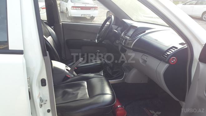 Mitsubishi L200 2007, 260,800 km - 2.5 l - Bakı