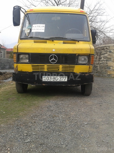 Mercedes 208 D 1989, 3,000,000 km - 2.3 л - Zaqatala