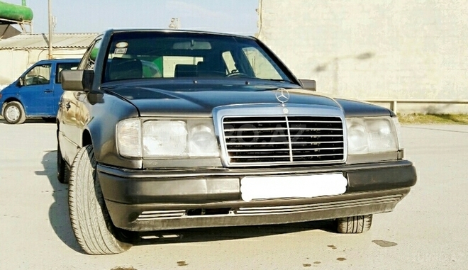 Mercedes E 260 1992, 305,427 km - 2.6 л - Bakı