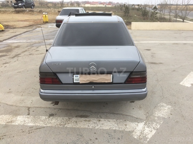 Mercedes E 250 1992, 429,745 km - 2.5 l - Sumqayıt