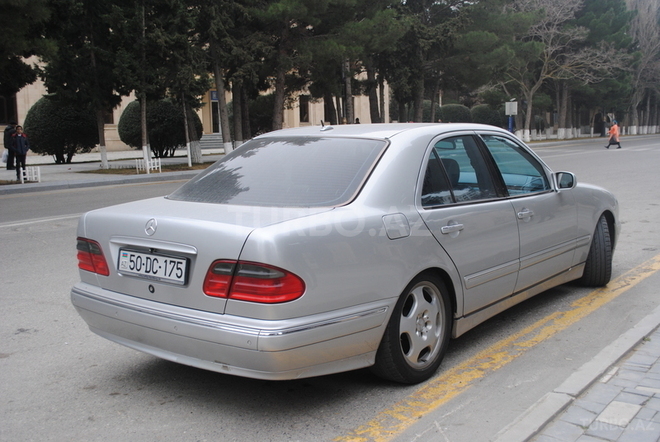 Mercedes E 270 2001, 295,000 km - 2.7 l - Sumqayıt