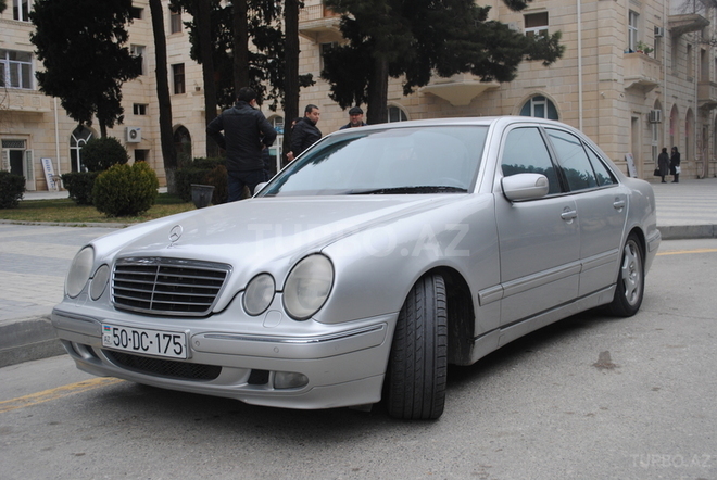 Mercedes E 270 2001, 295,000 km - 2.7 l - Sumqayıt