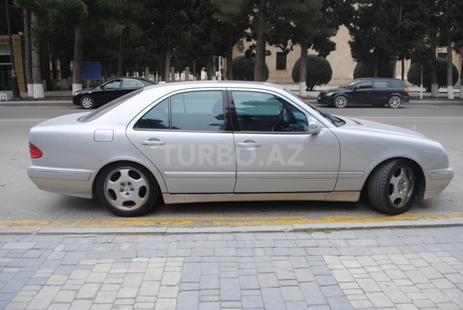 Mercedes E 270 2001, 295,000 km - 2.7 l - Sumqayıt