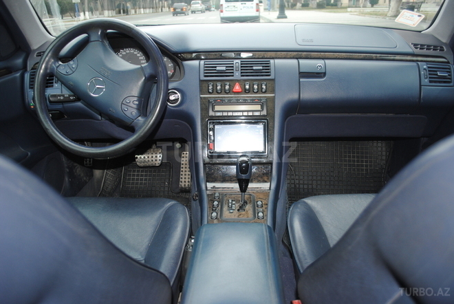 Mercedes E 270 2001, 295,000 km - 2.7 l - Sumqayıt