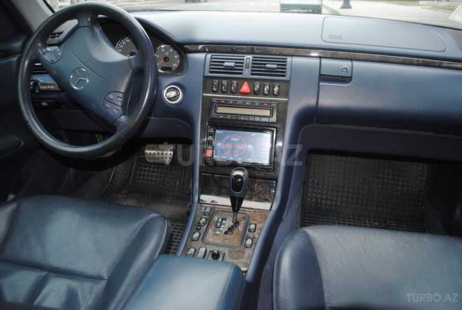 Mercedes E 270 2001, 295,000 km - 2.7 l - Sumqayıt