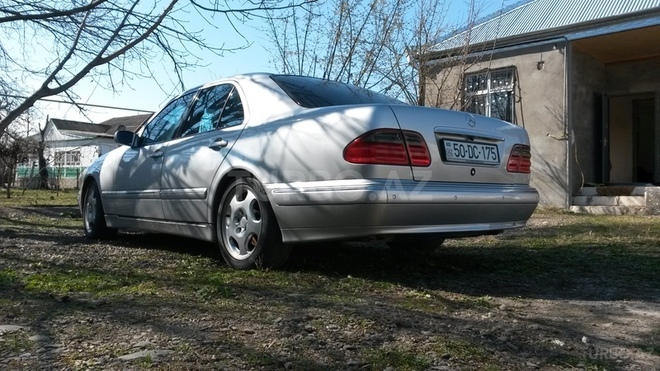 Mercedes E 270 2001, 295,000 km - 2.7 l - Sumqayıt