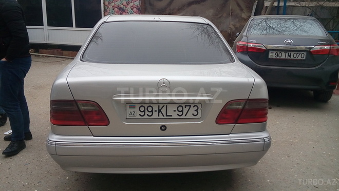 Mercedes E 220 2000, 198,000 km - 2.2 л - Bakı